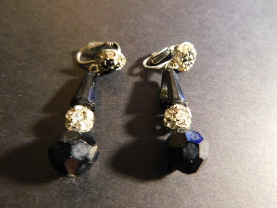 Great Pair of Vintage Dangle Clip - On Earrings i… - image 1