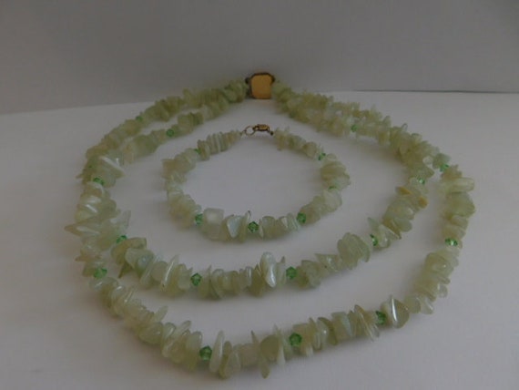 Lovely Pale Green/White Polished Stones Necklace … - image 1