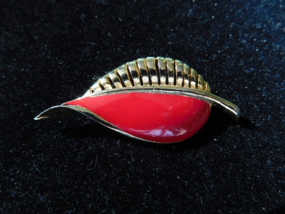 Bright Vintage Enameled Leaf Brooch/Pin in Gold a… - image 1
