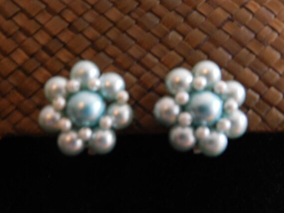 Great Looking Mid Century Beaded Clip - On Earrin… - image 1