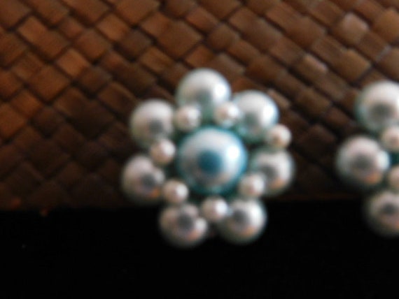 Great Looking Mid Century Beaded Clip - On Earrin… - image 2