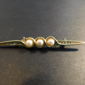 Beautiful Gold Tone Metal Bar Brooch/Pin with Three Faux Pearls and Clear Rhinestones 1950&#39;s - Unisex - Great Gift Idea!
