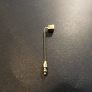 Nice Looking Gold Tone Metal Cube Design Sick Pin 1980&#39;s - Unisex - Great Gift Idea!