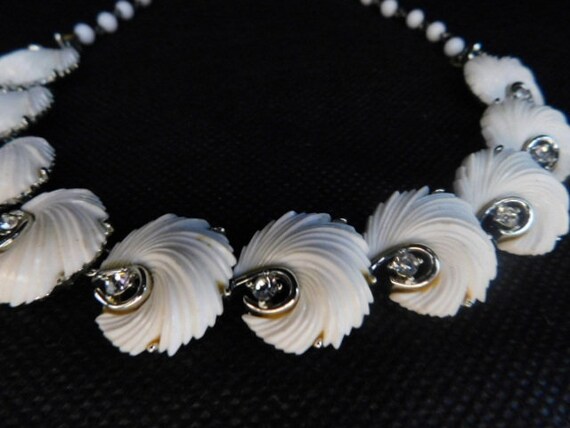 Lovely Silver Tone Metal and White Acrylic Choker… - image 2