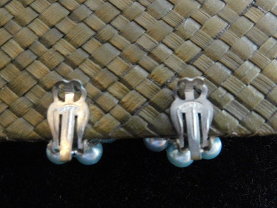 Great Looking Mid Century Beaded Clip - On Earrin… - image 3