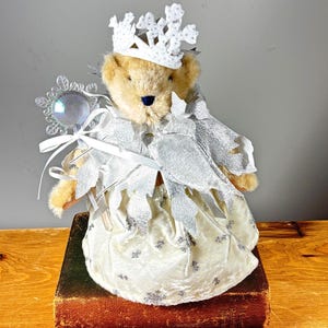 Muffy VanderBear as a Snowflake, a Holiday Issue in 1993