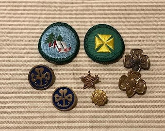 Vintage Girl Scout Badges, Membership Pins, World Association Pins and Award Pin, 1947 to 1955, Group of 6