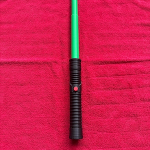 3D-geprint Qui Gon Jinn-lichtzwaard met opvouwbaar mes