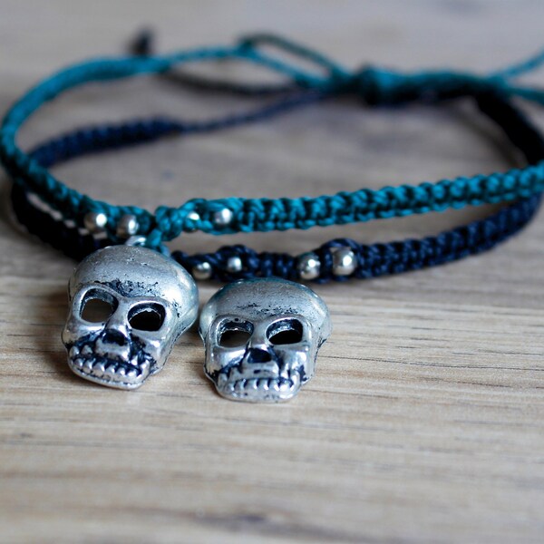 skull Pendant Bracelet, minimalist macrame square knot bracelet, hippie festival jewellery