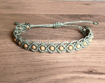 Beaded criss cross bracelet || Waterproof macrame bracelet