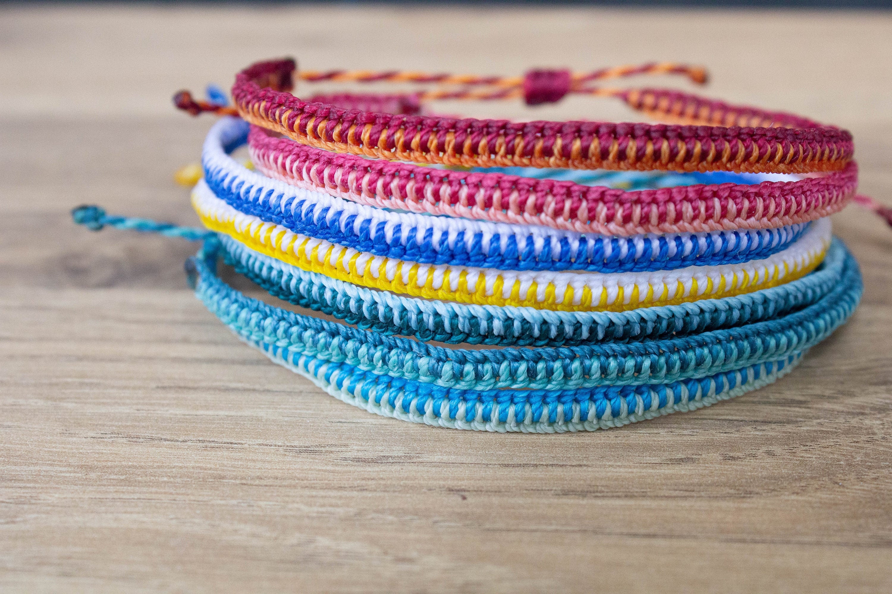 the DIY: FASTEST FRIENDSHIP BRACELET EVER