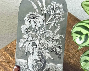 Vintage Hand-Painted Botanical Slate Sign – Chalk-Style Wildflowers, Rustic Floral Wall Art