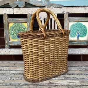 Vintage 1950's Wicker Basket - Knitting Basket - Market Basket - Gathering Basket - Beach Basket - Storage