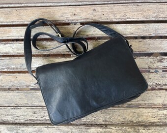 Vintage Black Enny Leather Shoulder/Cross Body Bag - Made in Italy - 1990's - Work Bag - Travel Bag - Organiser Bag