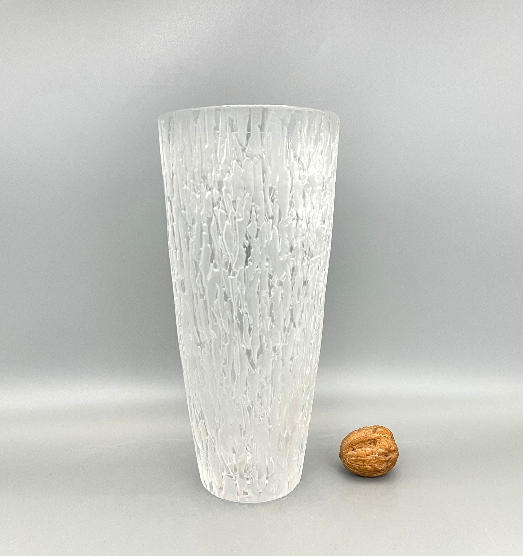 Peill and Putzler Crystal Glass Art Vase , Beautiful Elegant