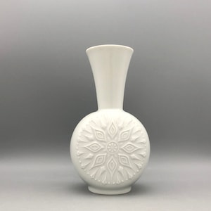 Vohenstrauss Seltmann 1828 - 21 Bavaria weiß Porzellan 1960er Jahre Vase West Germany.