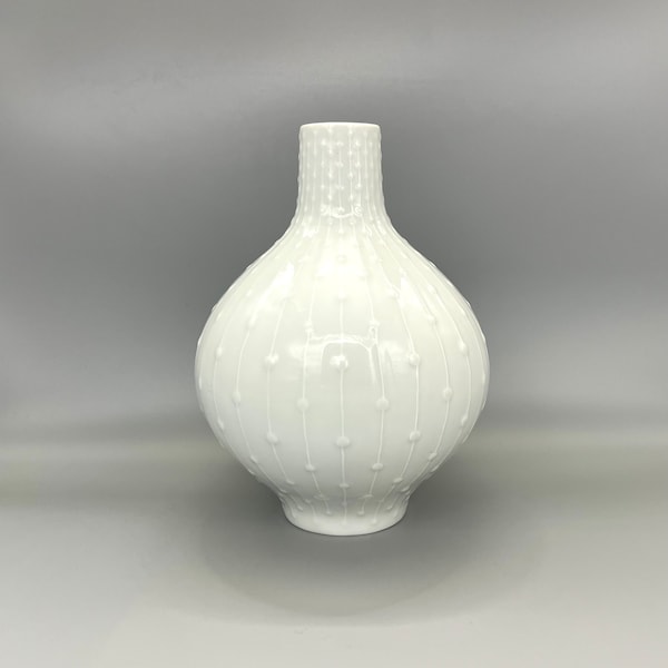 Hutschenreuther KunstAbteilung  Selb / Lorenz H. since 1857, design: Hans Achtziger, porselain Vase, ,  1950s - 1965 , West Germany.