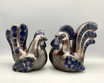 Elfriede Balzar Kopp set di 2 bellissime figure di un pollo e un gallo, rara ceramica in pietra. Anni '60 -'70