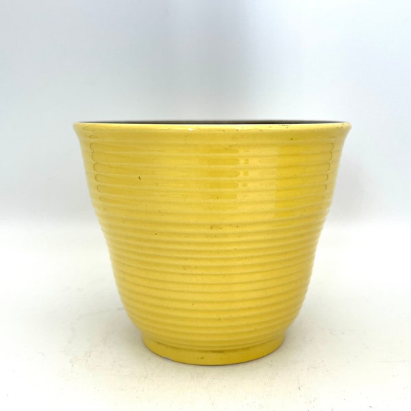 Ü-Keramik / Uebelacker 1960s modernist  light / soft yellow, Mid Century Modern planter , from the 1950s / 1960s West Germany