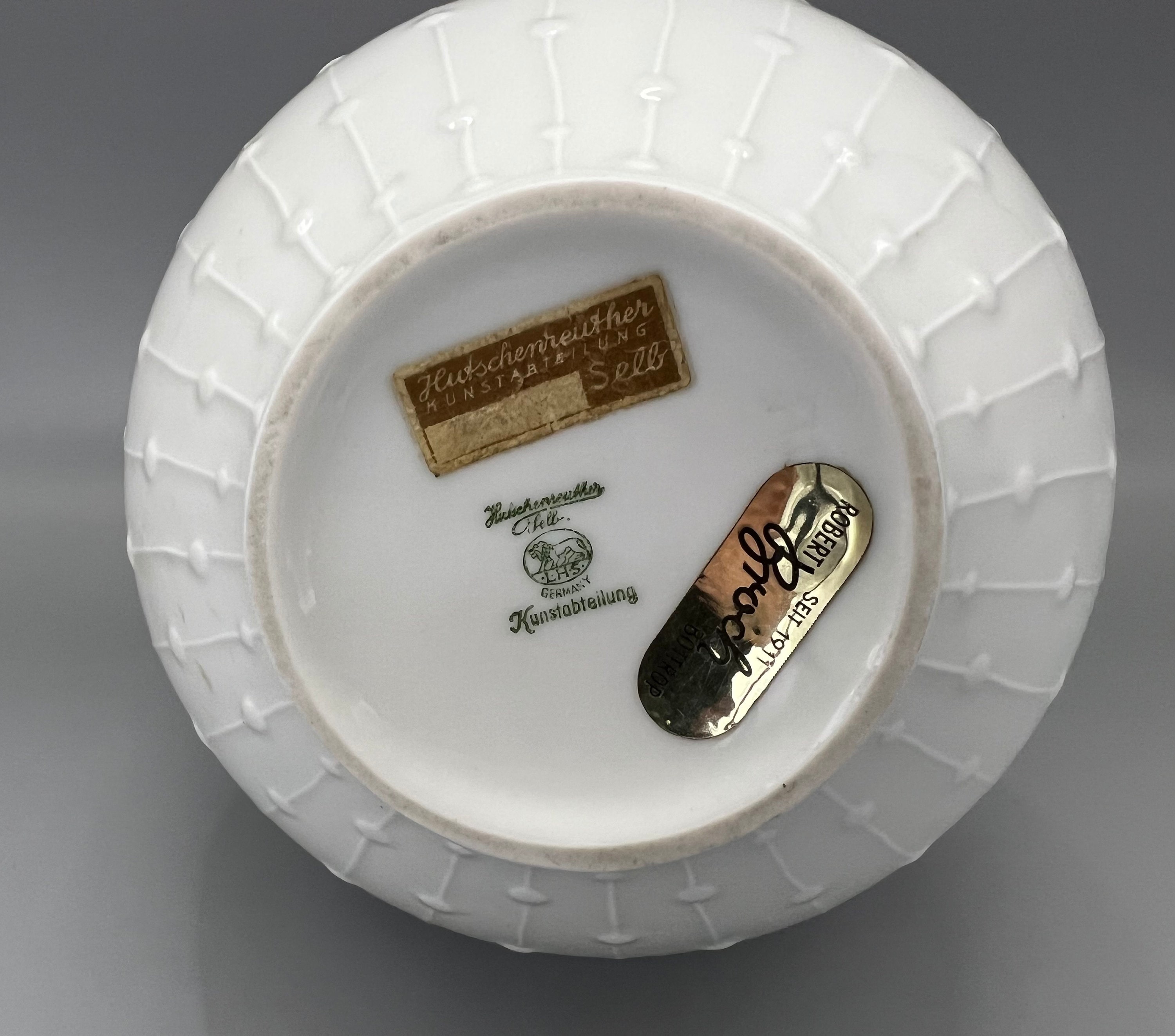 フッチェンロイター・ゼルプ 白磁花瓶、ハンス・アハツィガーデザイン