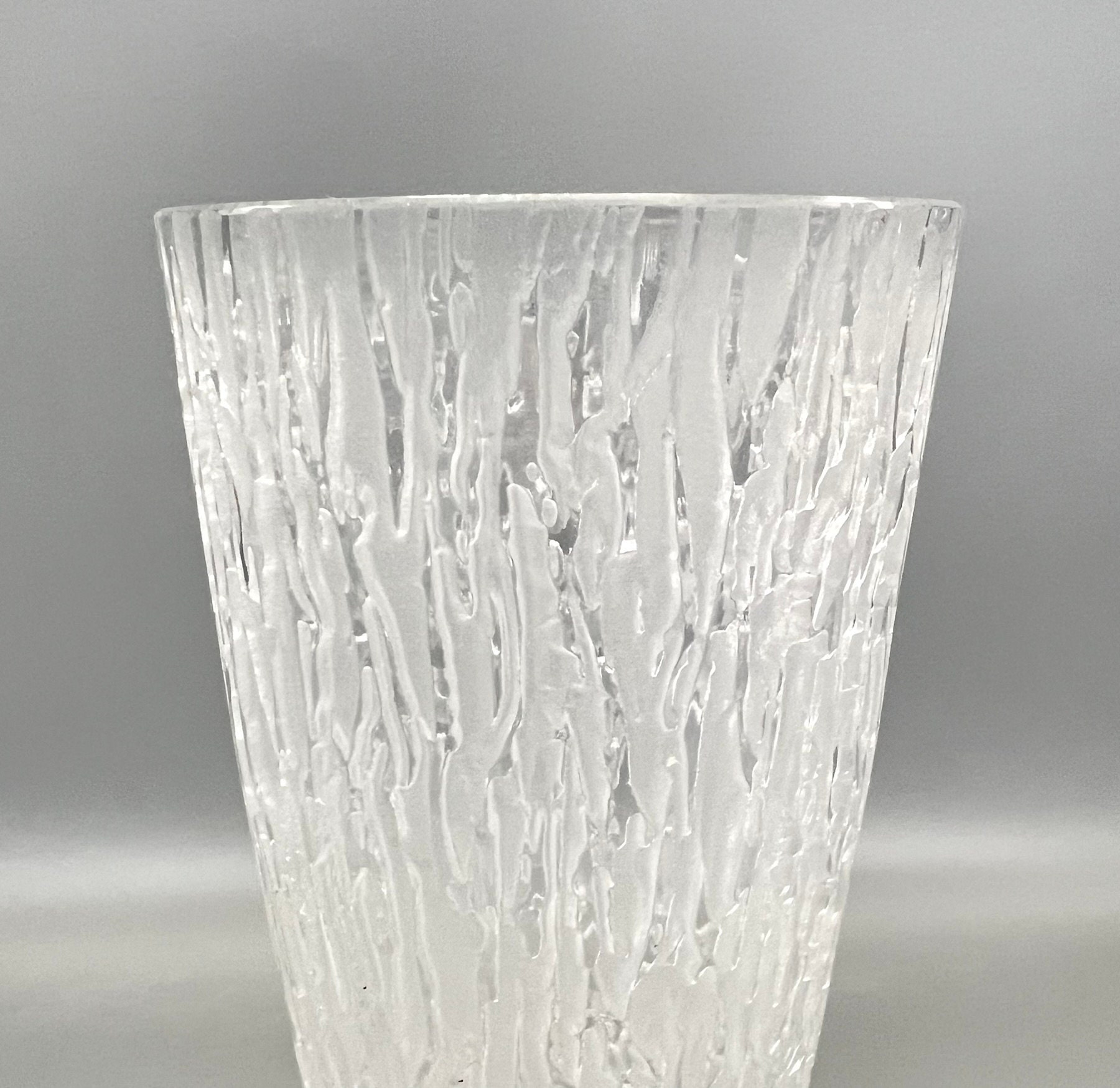 Peill and Putzler Crystal Glass Art Vase , Beautiful Elegant