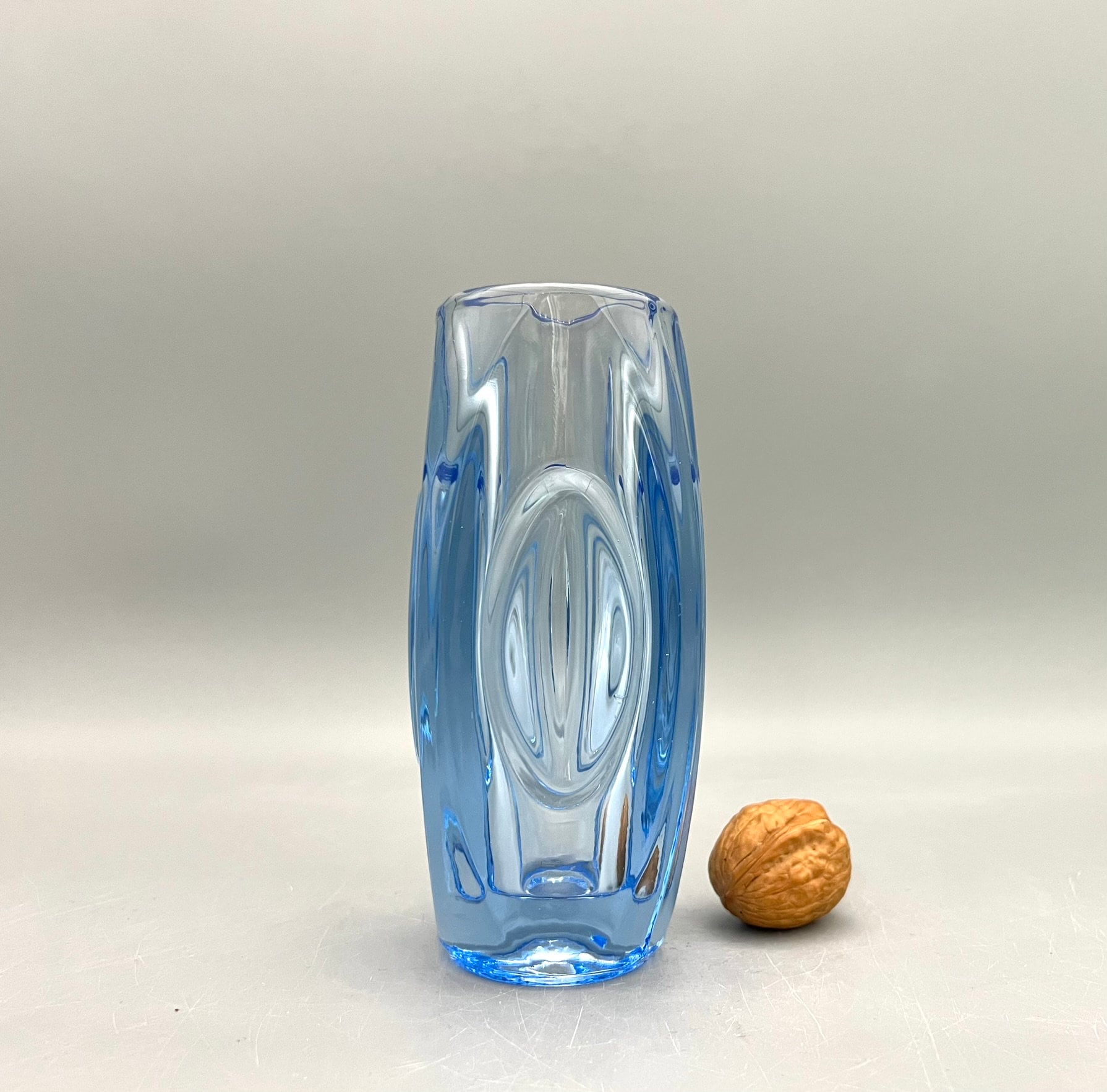 ビンテージ　チェコスロバキア製　Sklo Union フラワーベース チェコスロヴァキア Rudolf Jurnikl 型押しアートガラスの花瓶 – ing a