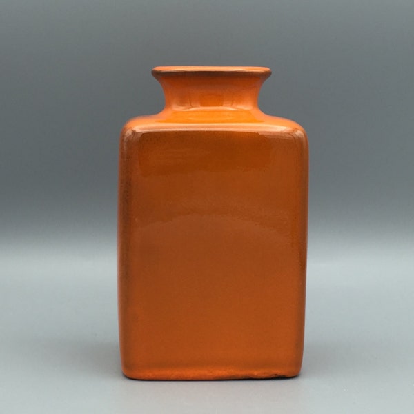 Gräflich Ortenburg 672 seltene rechteckige orange Vase 1970er Jahre Westdeutsche Keramik Mitte Jahrhundert modern. Ursula Beyraw / Irene Pasinski.