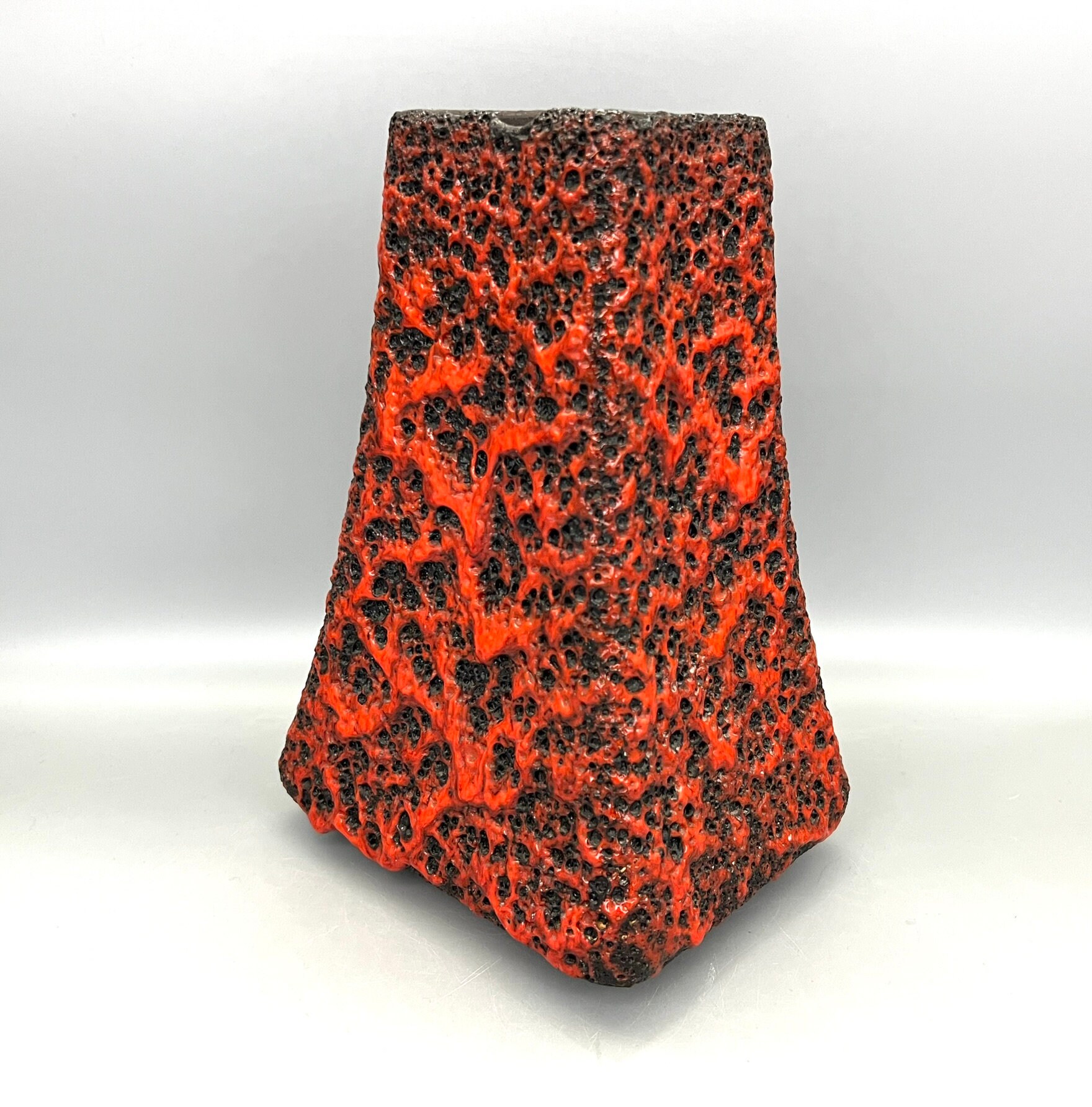 オカシュウFat Whoppah | €55 | Germany West Vase Design Lava Fat Vase Terraform Lava 花瓶・フラワースタンド