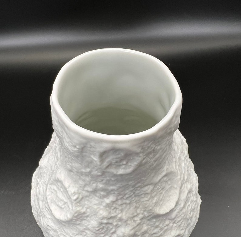 Scherzer Bavaria ,,Mooncrater beautiful rare Op Art bisque porcelain design vase, 1960s / 1970s matte white porcelain. Mid Century Modern. image 7