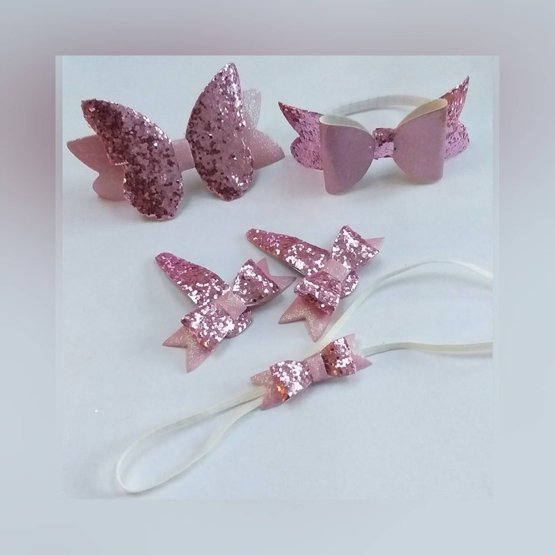 Glitter hairpins, clips, elastics and headband in bowstyle: in pink colors. image 1