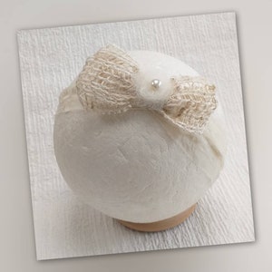 Newborn tieback: Jutte Bow on Lace.