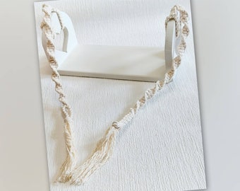 Neugeborenen-Posingschaukel „Kleine Herzen“ für Neugeborenenfotografie.