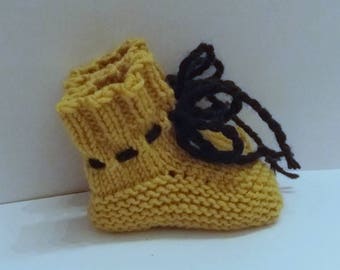 Little "Sockys", beautiful knitted baby shoes.