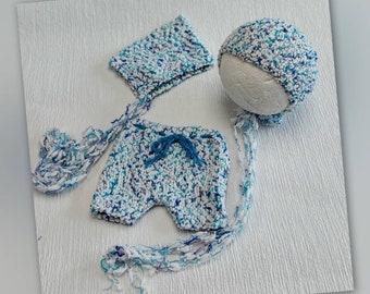 Newborn set: "TicTac", a lovely set consisting of a short and 2 bonnets in multi colors.