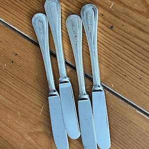 Vintage Silver Plate Hotel Butter Knives from The Mark Hotel, NYC, Set of 4