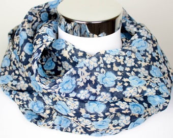 Loop scarf made of chiffon with flowers in blue