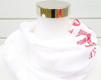 Loop scarf for spring and summer made of mesh in white and red