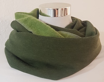 Écharpe à boucle en sweat en vert uni