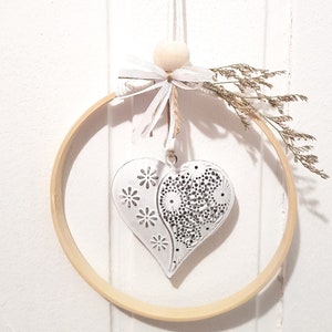Round door decoration for hanging in white with heart and dried flowers - window decoration
