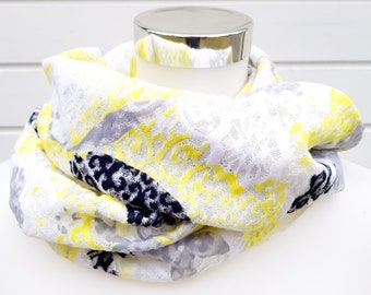 Loop scarf for spring and summer made of mesh in white, yellow and black