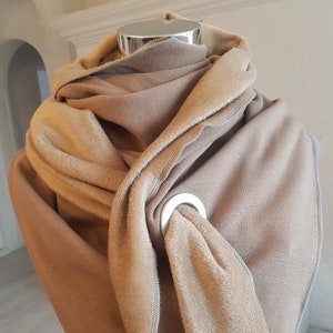 Cachecol XXL confeccionado em lã alpina em bege liso