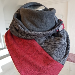 Fleece en sweatshirt wrap in rood en grijs