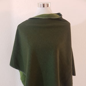 Poncho / cape made of winter sweat in green plain