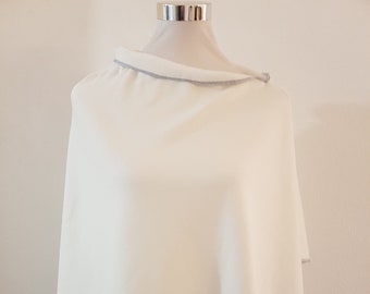 Poncho de forro polar alpino en color blanco liso