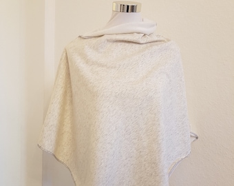 Poncho made of alpine fleece in cream white mottled