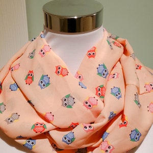 Loop scarf made of chiffon in pink with owls image 1