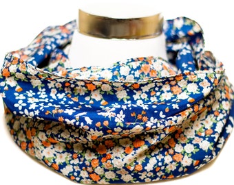 Loop scarf made of chiffon in blue with flowers