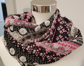 Boucle à ressort en noir et rose