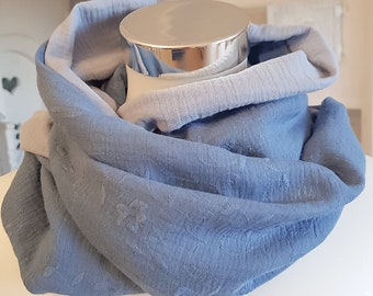 Écharpe pour le printemps en gris et bleu