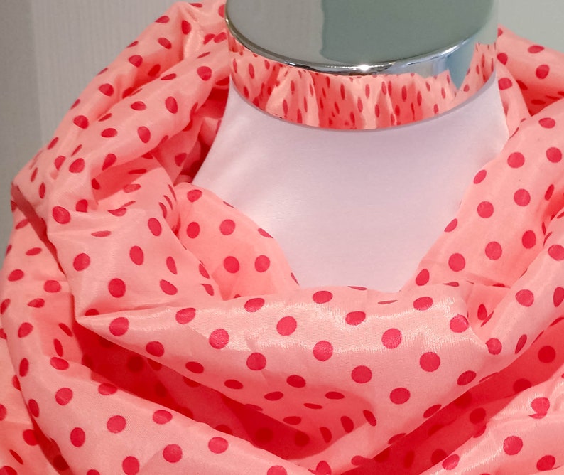 Loop Schal aus Chiffon in Rosa mit Punkten Bild 2